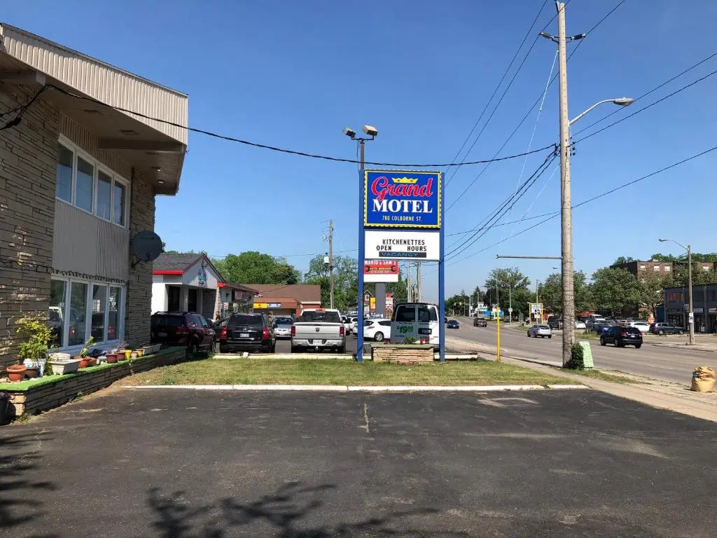 Grand Motel