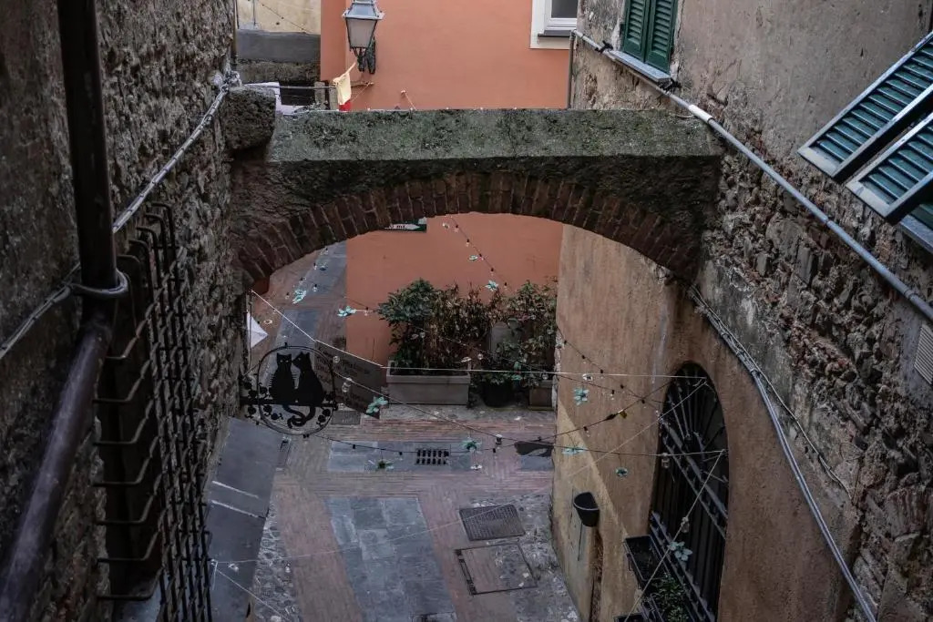 Archivolto del Teatro, 3