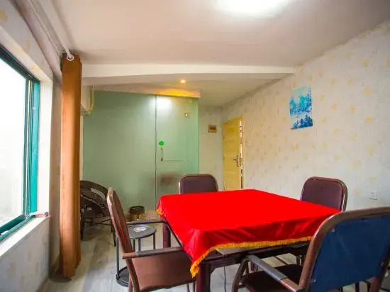 Lanteng Boutique Hotel (Huainan Longhu Park)
