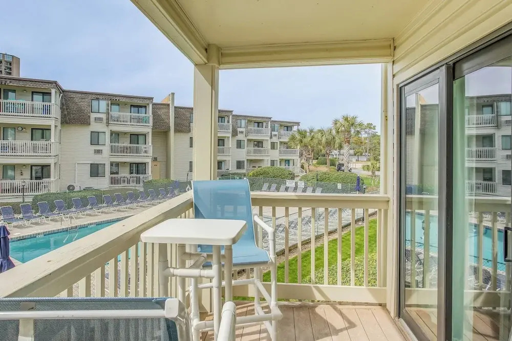 Pool Access & Ocean Views: Myrtle Beach Gem!