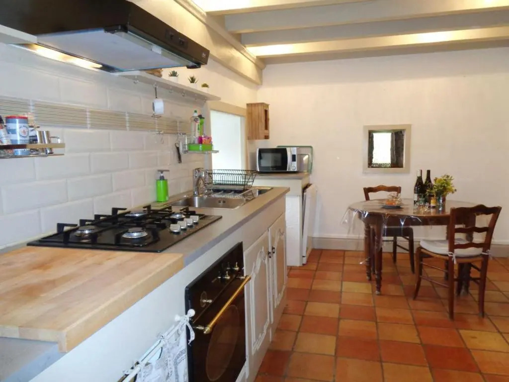 Gîte indépendant 8p, cheminée, animaux acceptés, nature paisible - FR-1-496-10