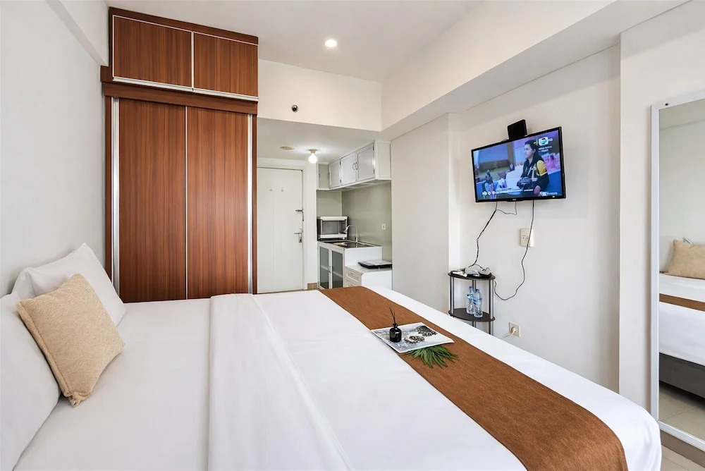 Comfy White Studio At Poris 88 Apartment