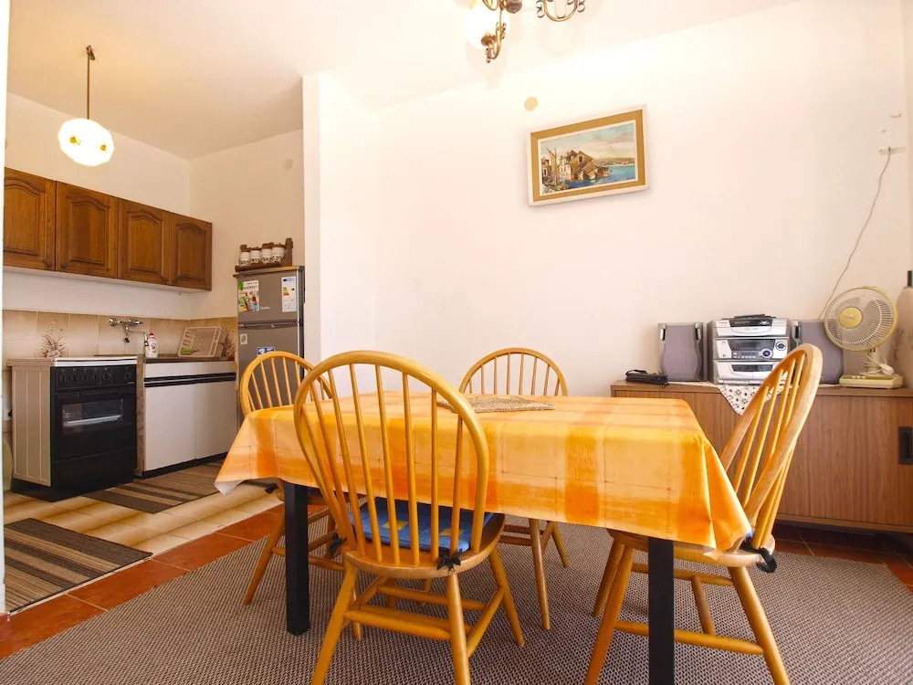 Apartment 1586
