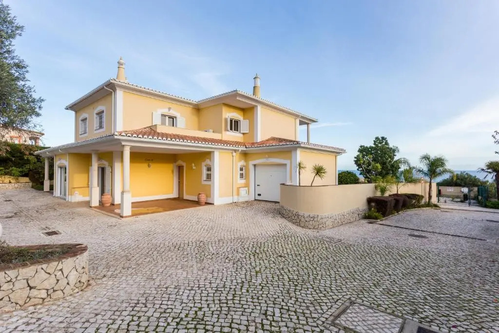 CoolHouses Algarve Luz, 5 bed villa & pool, Casa N