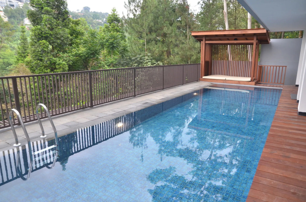 Chamomile Hill View Villa 6 Bedrooms With a Private Swimming Pool and a Movie Room and a Billiard Table