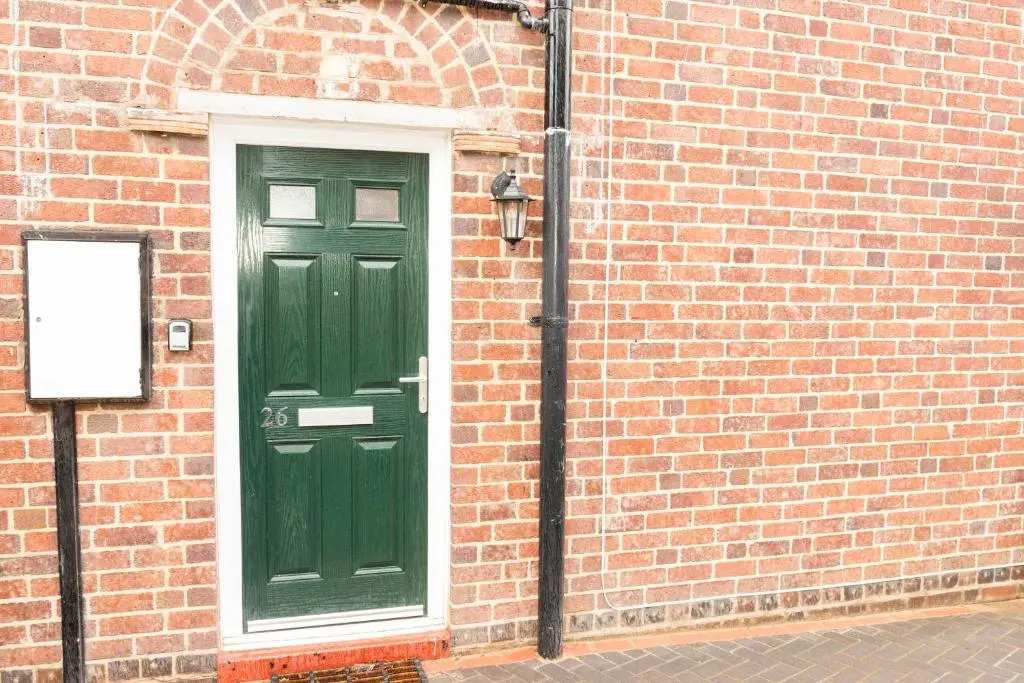 Charming 2 Bedroom House - Free Parking - Great Location