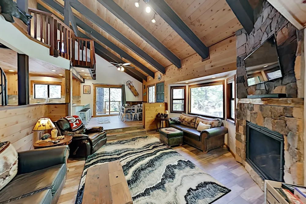 Cozy All-Season Cabin Near Shops, Beach, Skiing home