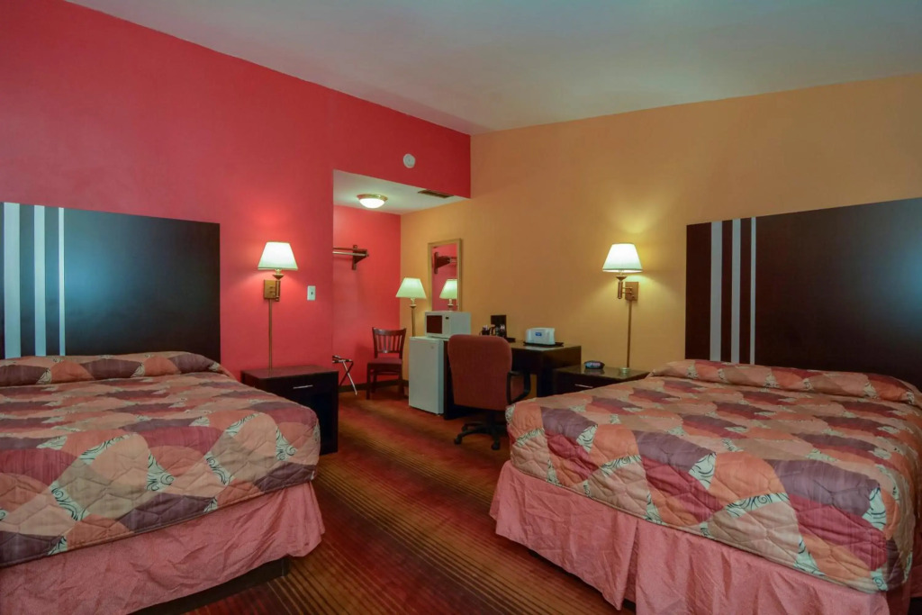Rodeway Inn MacArthur Airport