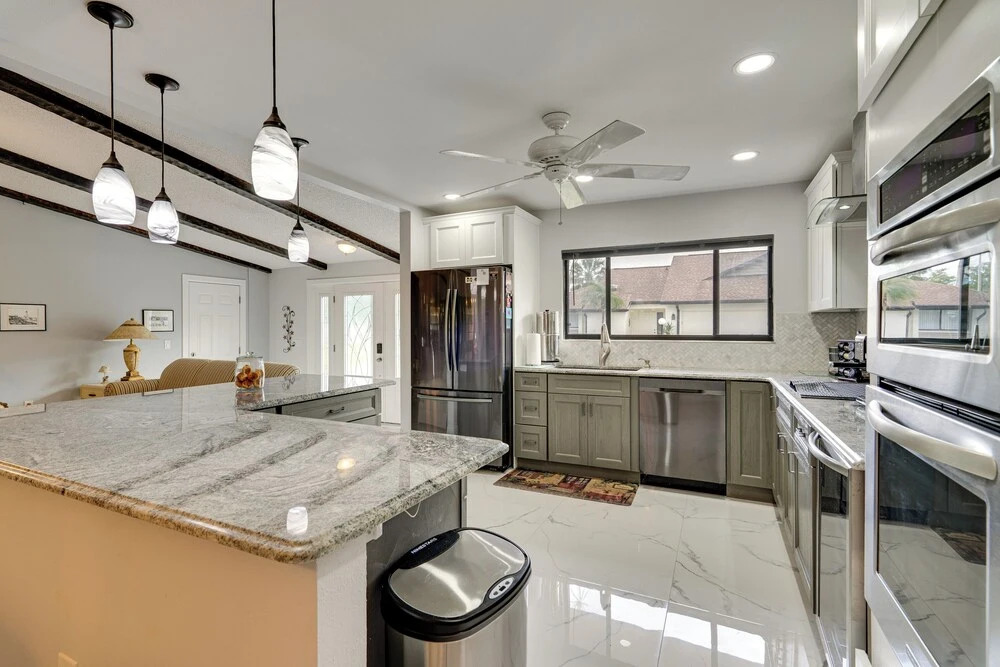 Private Beach & Pool Access! Fort Myers Getaway