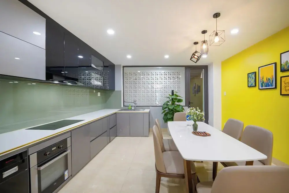 N to M House