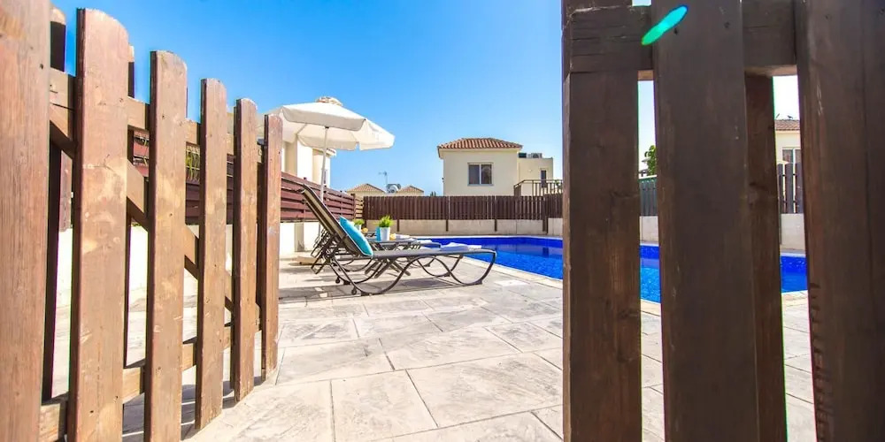 Rent Private Villa 040