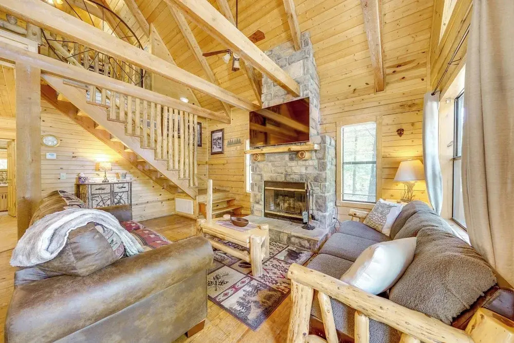 3 Mi to State Park & Lake: Broken Bow Cabin!