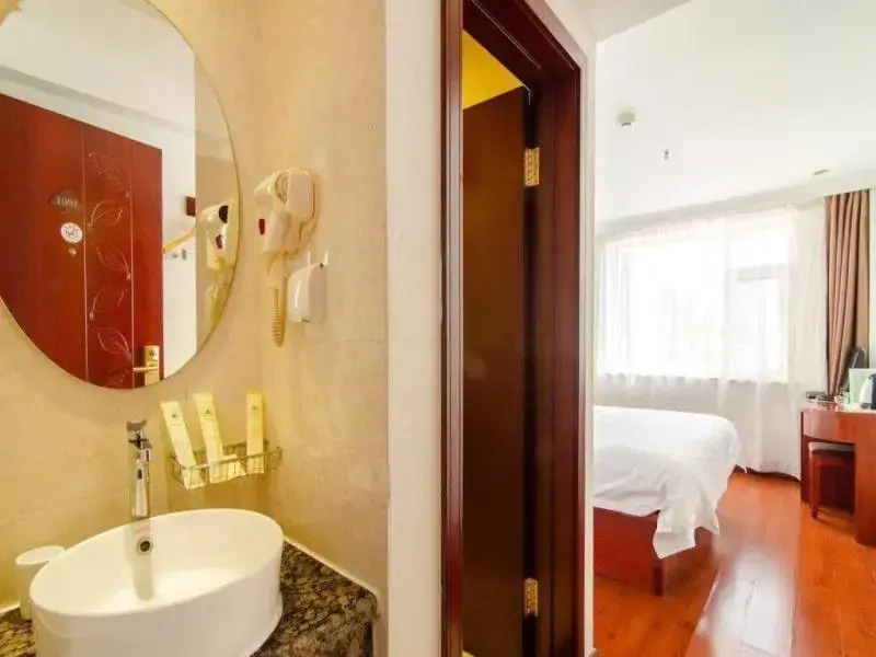 GreenTree Inn Liaoning Jinzhou Railway Station Express Hotel
