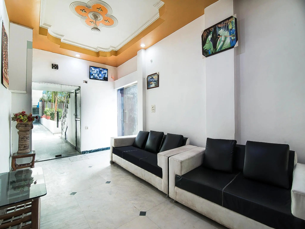 OYO 13730 Hotel Balram
