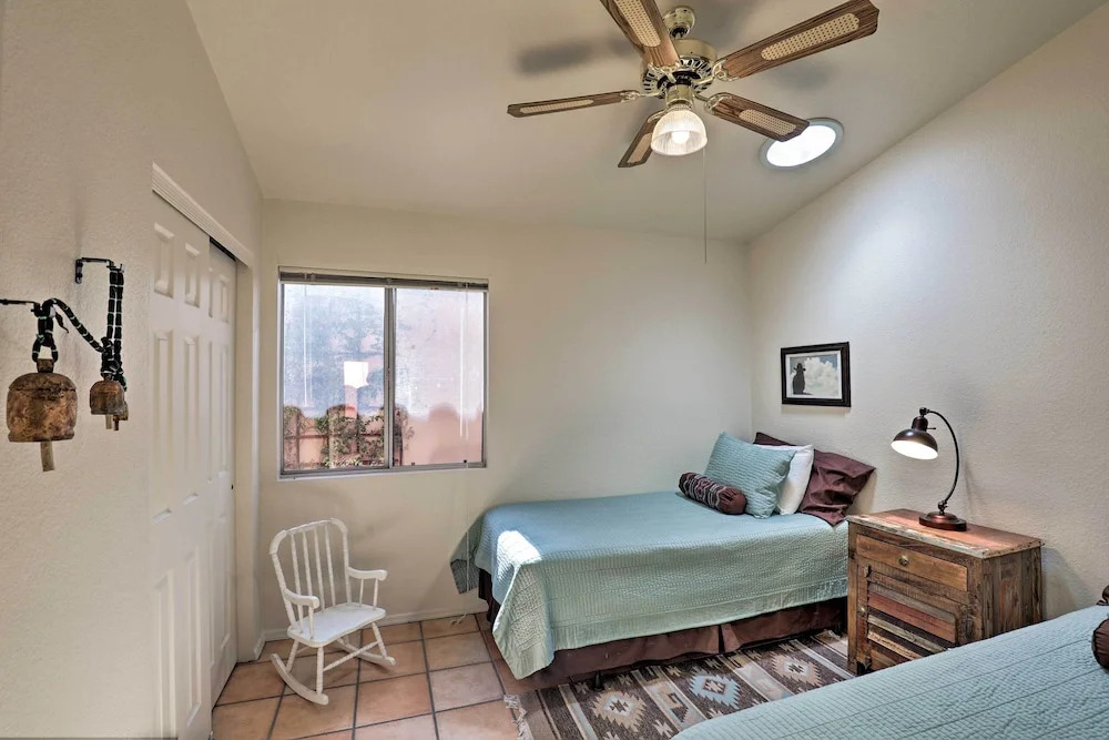 Tucson Area House w/ Pool Access & Mountain Views!