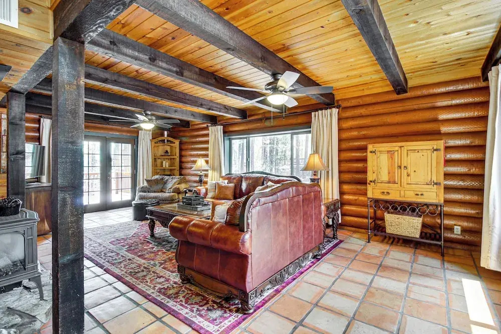 Near Dining, Hiking & Golf: Pinetop Log Cabin!
