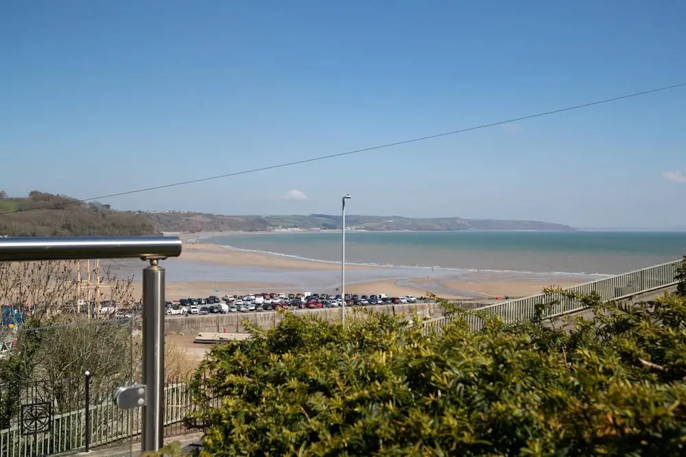 White Sails - Beach and Harbour Views
