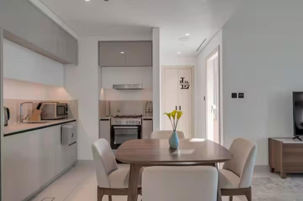 5 Star Palm View Private Beach 1BR