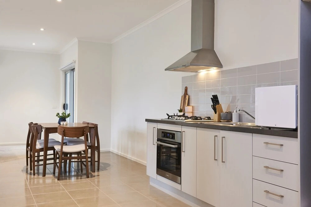 Earthy And Polished 2 Bedroom Unit In Chadstone