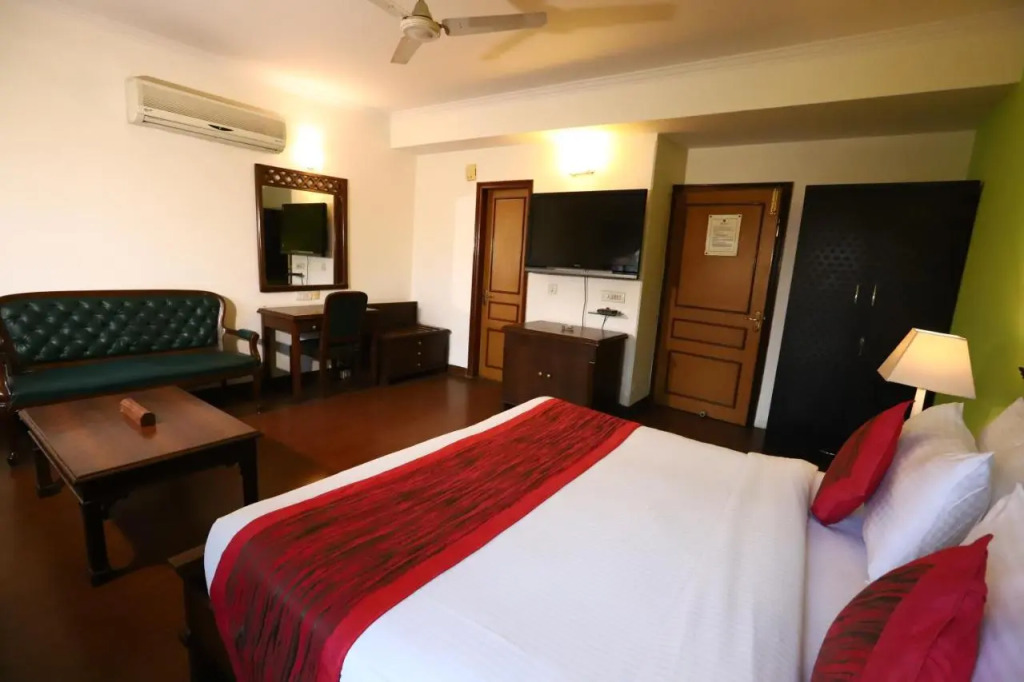 Hotel Ambica Palace AIIMS New Delhi - Couple Friendly Local ID Accepted