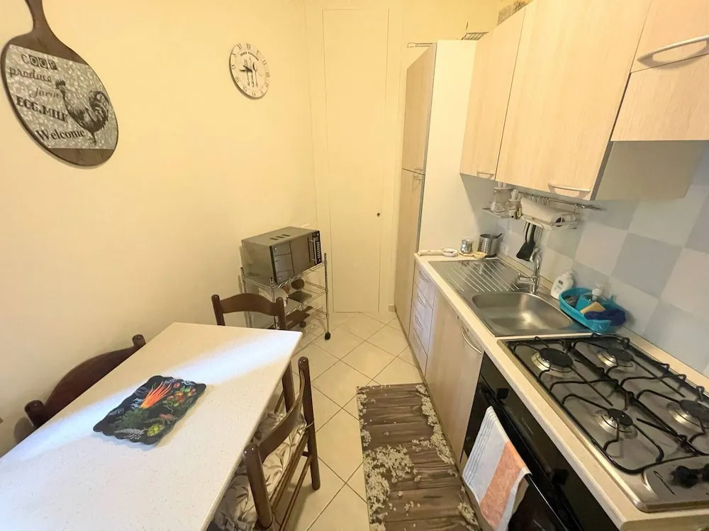 "centrally Located Spoleto A1 - Sleeps 6 - Terrace - Bbq - Car not Needed. Wifi"