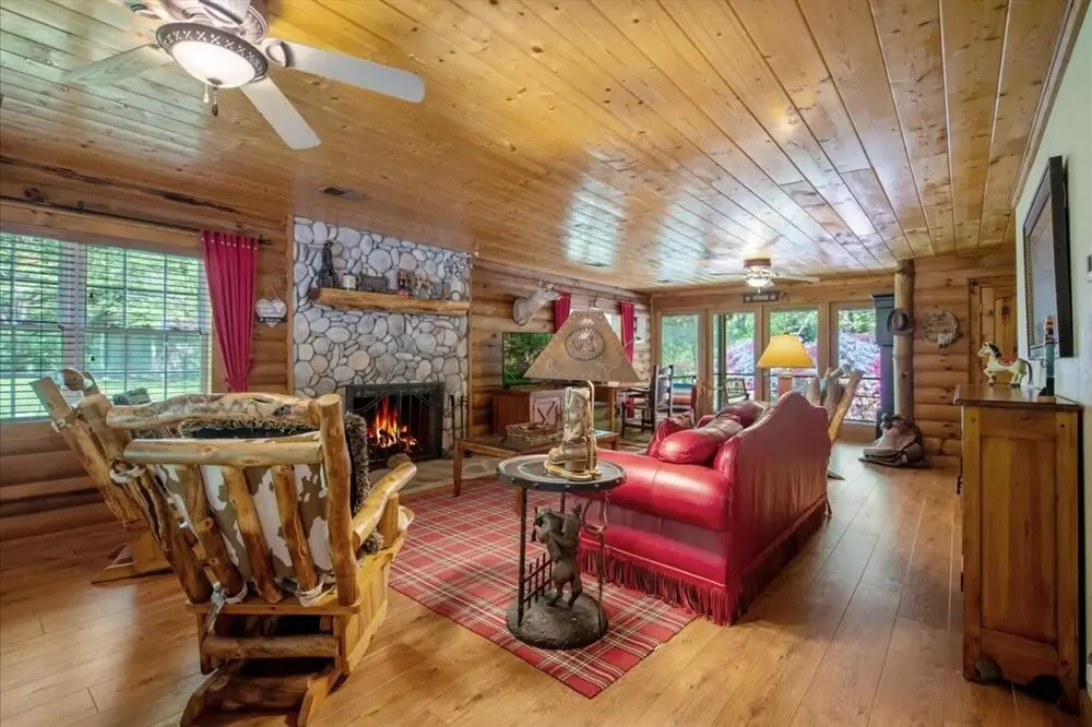 Cowboy Cabin - Gorgeous Unique Mountain Cabin With Creek Porch Pool Table