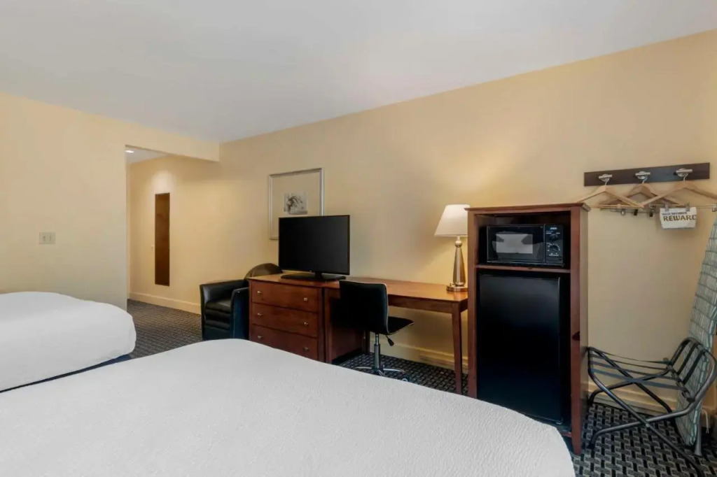 Parkwood Inn Magnuson Grand