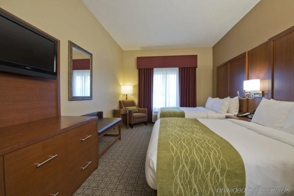 Russell Inn and Suites