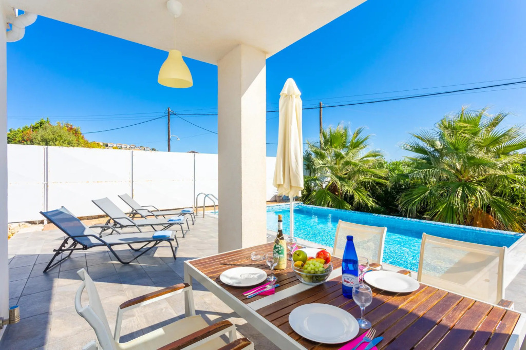 Villa Seahorse Large Private Pool Walk to Beach Sea Views A C Wifi Eco-friendly - 2639
