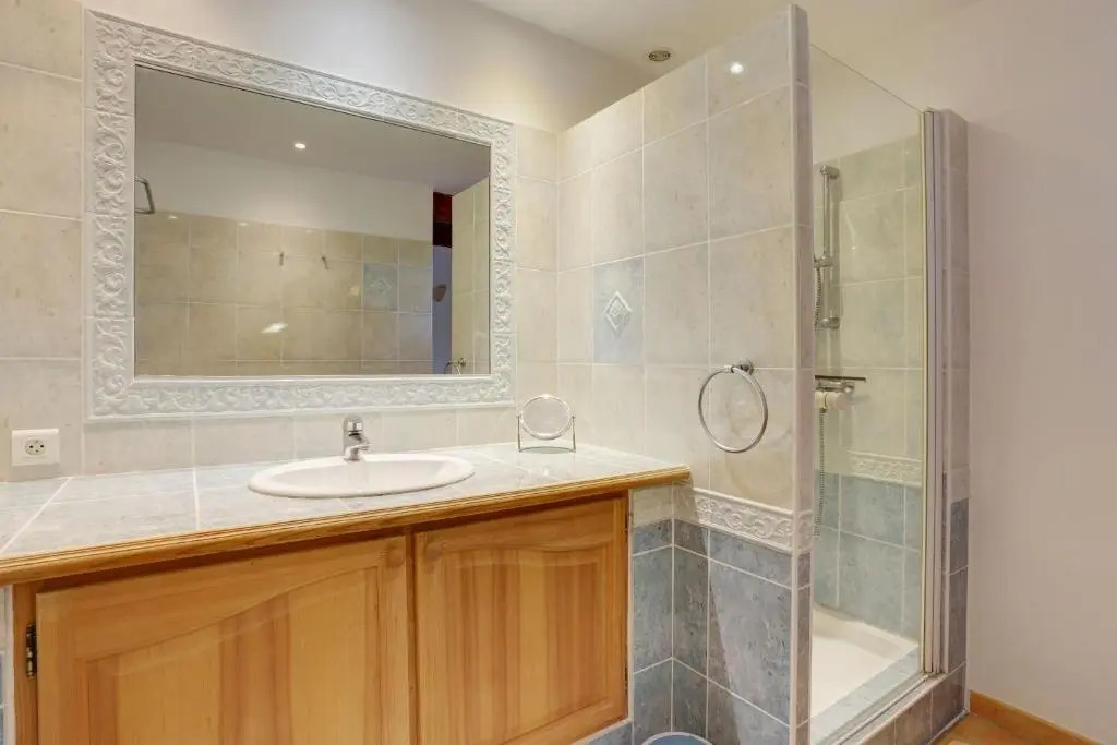 villa de charme, 8 pers, climatisée, piscine chauffée, calme garanti