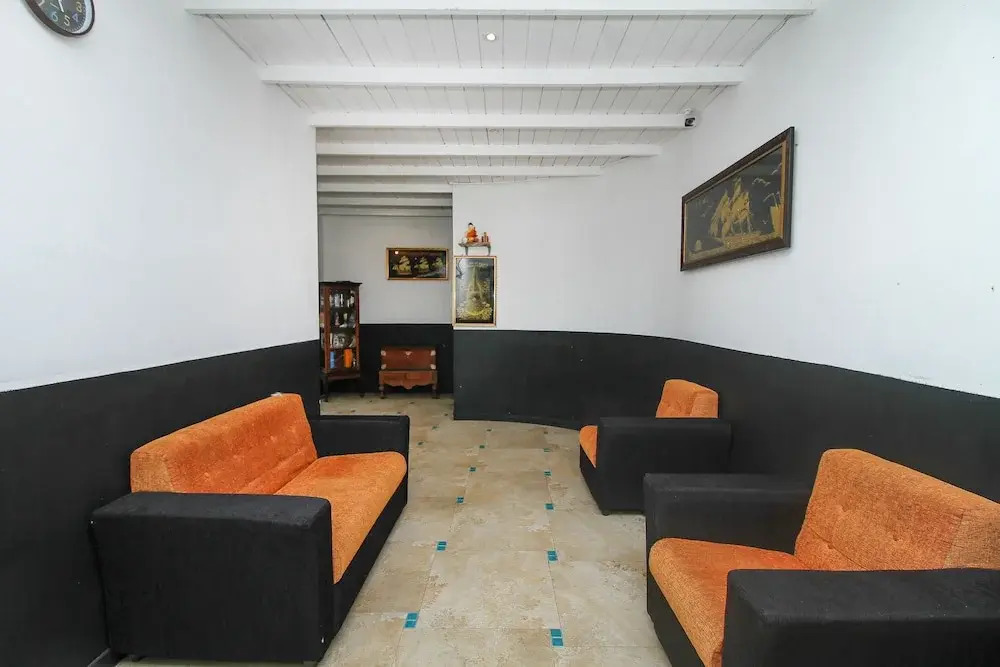 OYO 523 Royal Hotel