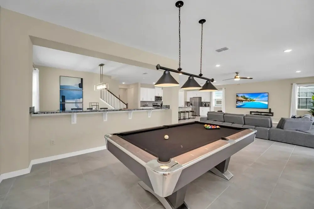 Family Resort - 9BR - Sleeps 19 - Private Pool Hot Tub Games Room and BBQ