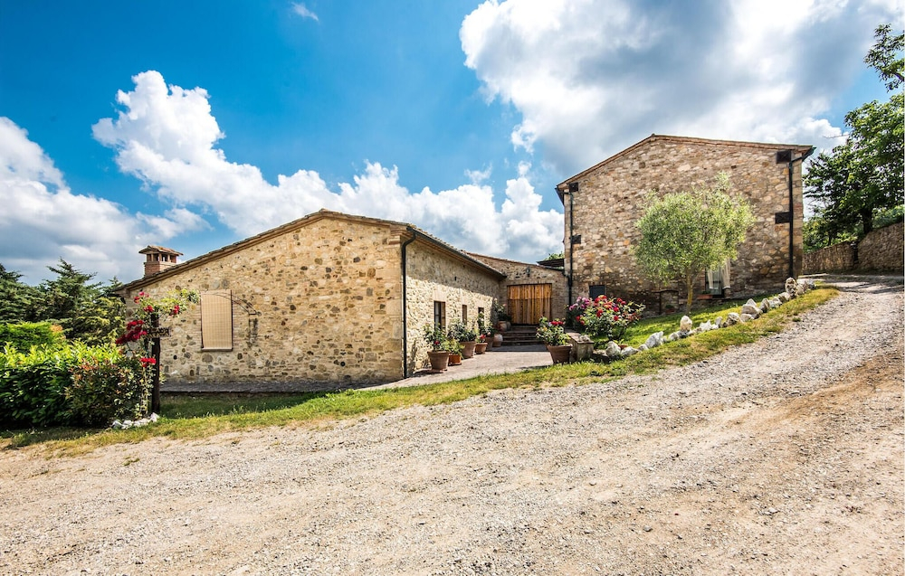 Stunning Apartment in Radicondoli With Outdoor Swimming Pool, Wifi and 2 Bedrooms