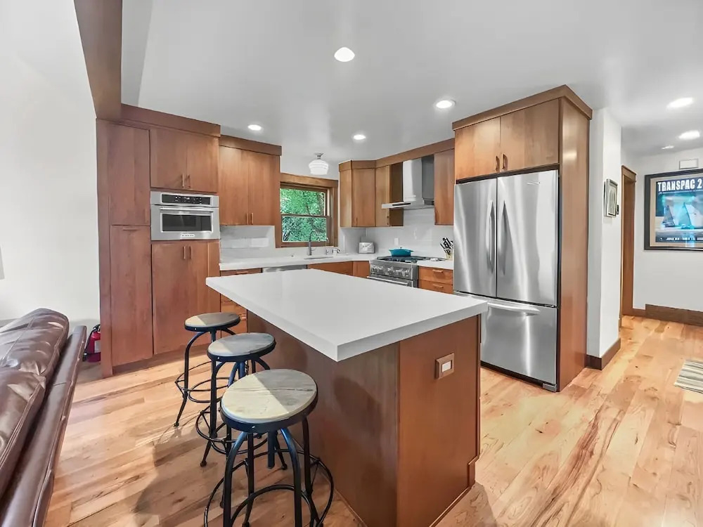 136 Top Of Main! Secret Daly Hideaway W/ Hot Tub! Walk To Main Street! 4 Bedroom Home by RedAwning