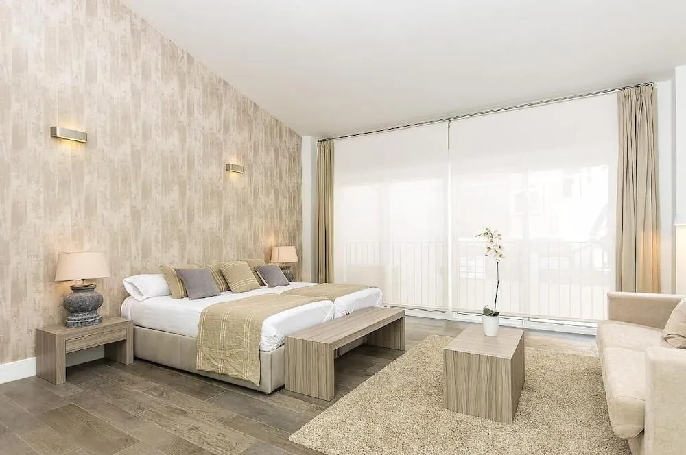 Central Market - Ciutat Vella, exclusively for families - Mid-term