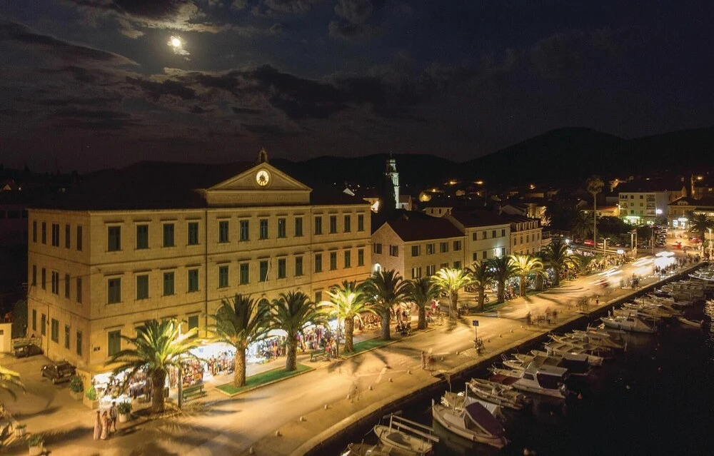 3 Bedroom Lovely Home In Vela Luka