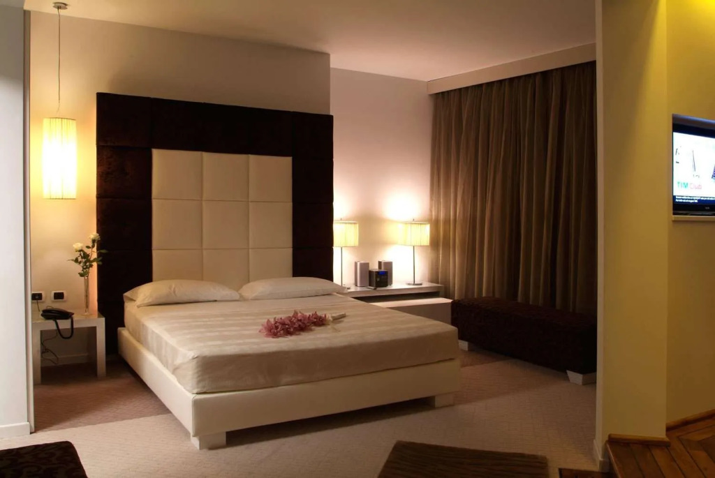 Iris Hotel
