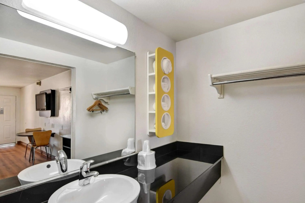 Motel 6-Dallas, TX - Forest Lane