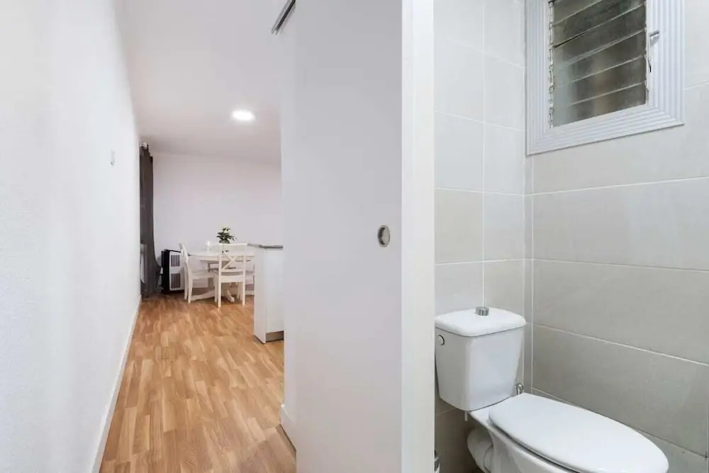 Design 2 Bedroom Flat Next to Pubilla Cases Metro