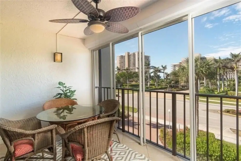 Grandview312 - Grandview 2 Bedroom Condo by Redawning