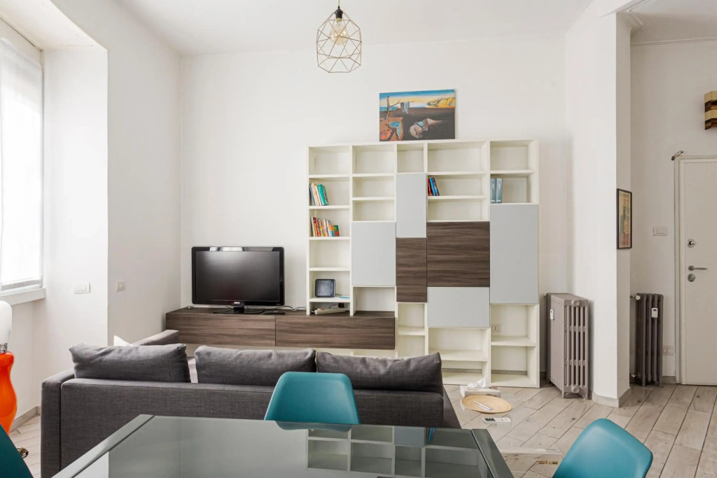 Wide and Bright Apartment next to metro station - Pacini