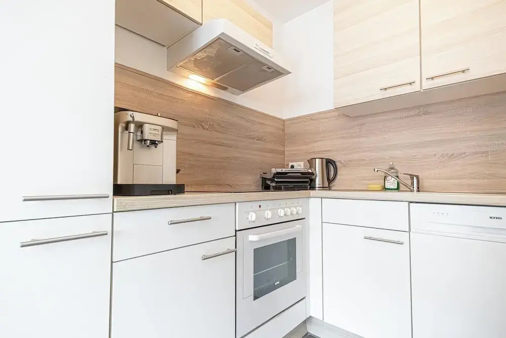 1BR 1LR 9 Min Center King Bed Metro