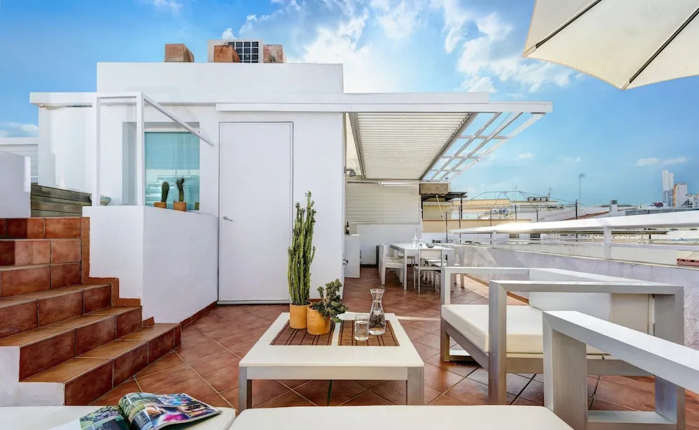 ELEVEN Apartments Real de la Carretería, by Homing U