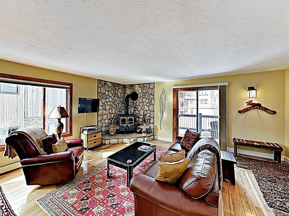 New Listing! Mountain-view Getaway: Stroll To Town 2 Bedroom Condo