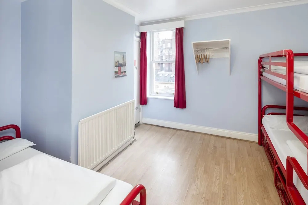 Astor Hyde Park Hostel