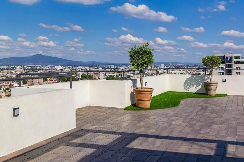 100MB Apt with Rooftop & Swimming Pool