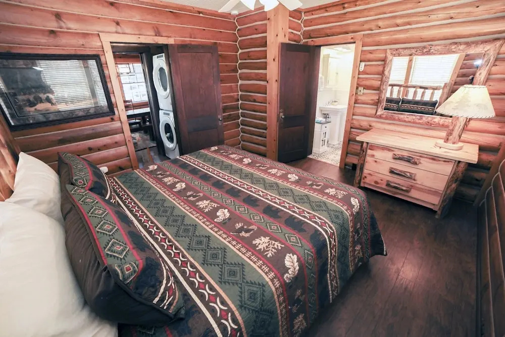 Aspen Mountain Lodge - #3357 by RedAwning