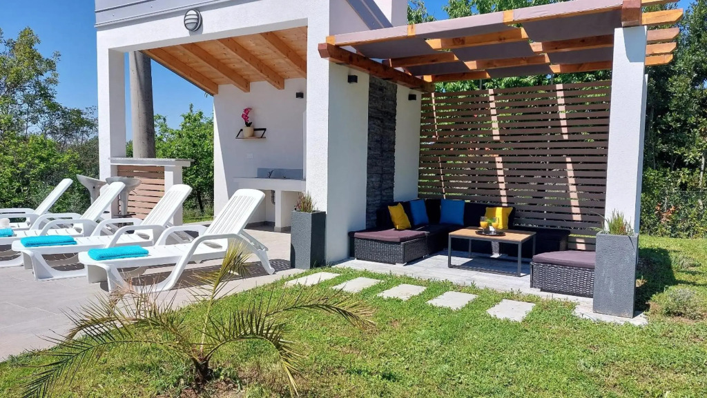Villa Amoena with Pool and Sauna