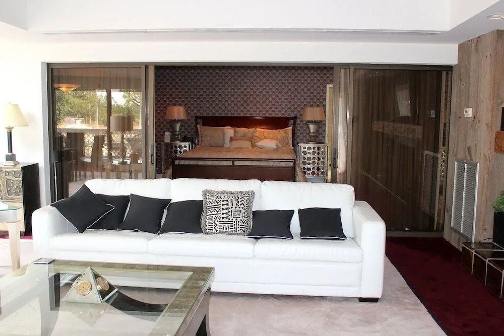 Hosteeva Marina Luxury Suites