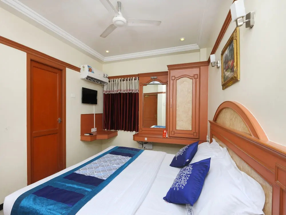 Oyo 15097 Hotel Sathyam